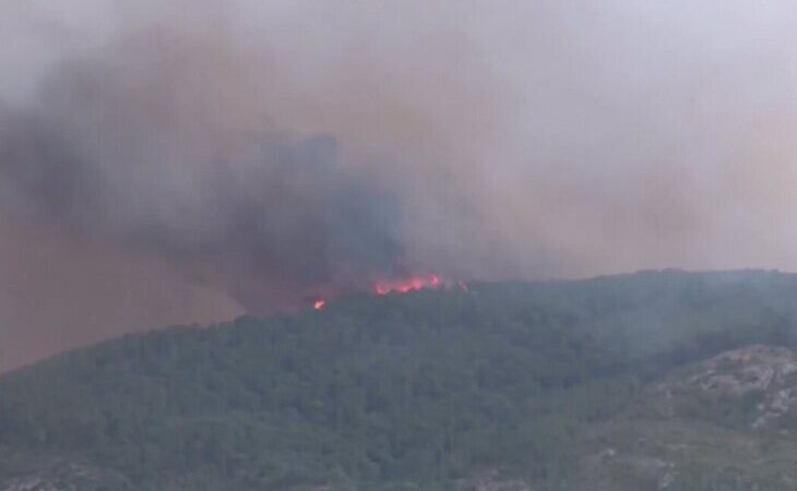 Confinan cuatro poblaciones de Tarragona por un intenso incendio