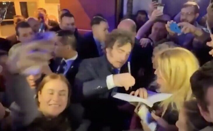 Milei se reivindica en un festival de extrema derecha y carga contra su vicepresidenta: "Bruta traidora"