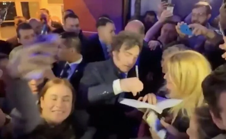 Milei se reivindica en un festival de extrema derecha y carga contra su vicepresidenta: "Bruta traidora"