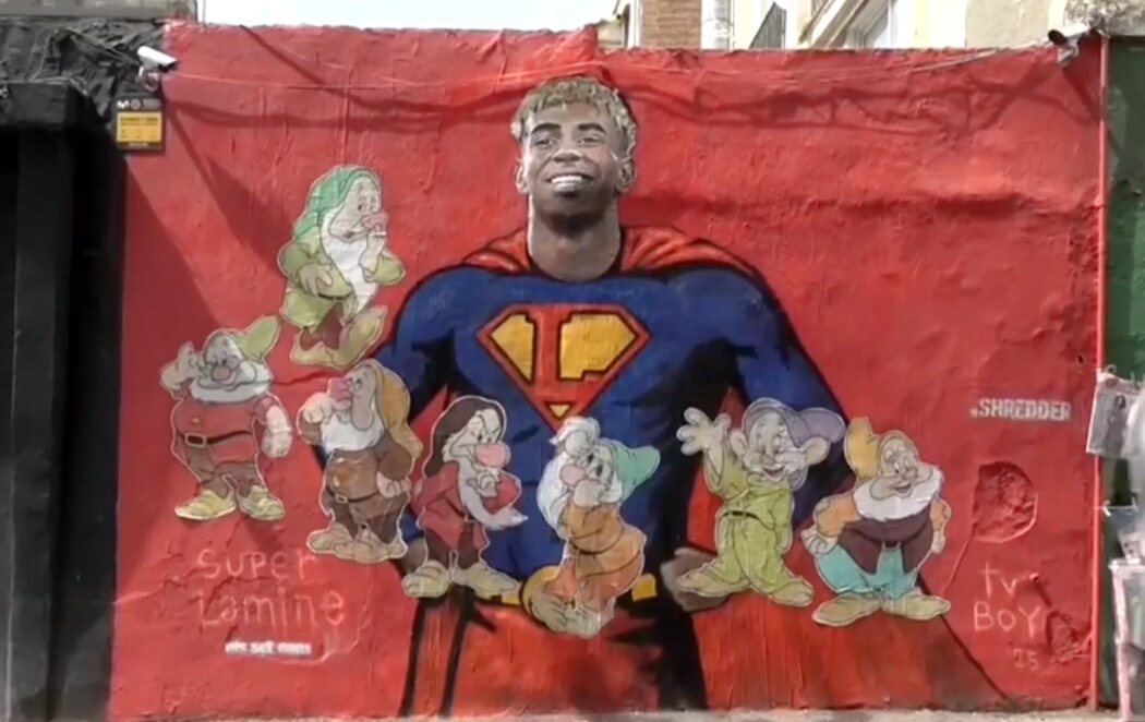 Vandalizan el mural de Lamine Yamal con siete enanitos de Blancanieves