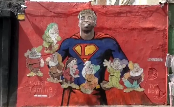 Vandalizan el mural de Lamine Yamal con siete enanitos de Blancanieves