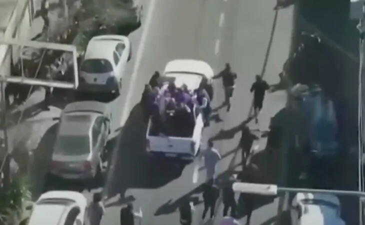 Evacuan a Javier Milei y su hermana Karina: atacados con huevos y piedras en un acto en Buenos Aires