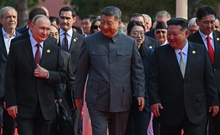 Xi se reúne con Putin y Kim Jong-un y lanza una advertencia: "La humanidad debe elegir guerra o paz"