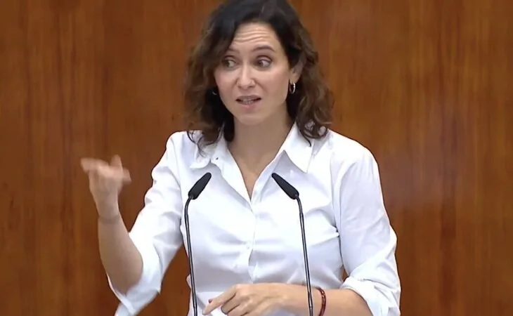Ayuso estalla en pleno Debate sobre el Estado de la Región: "El pañuelo palestino no es LGTBI ni feminista"