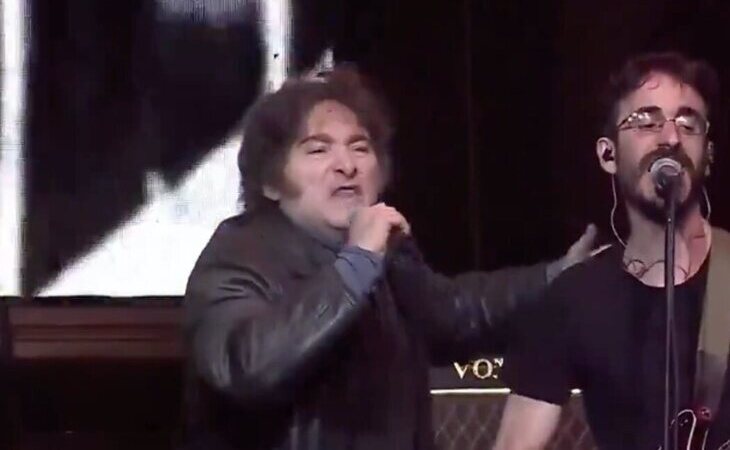 Milei se lanza como cantante con un concierto de rock con 15.000 asistentes