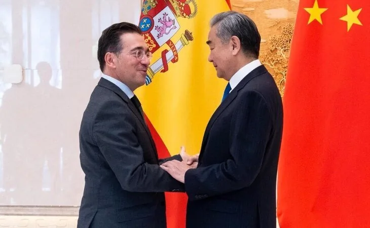 Albares viaja a China y lanza un mensaje a Estados Unidos: "Somos un aliado sólido y fiable"