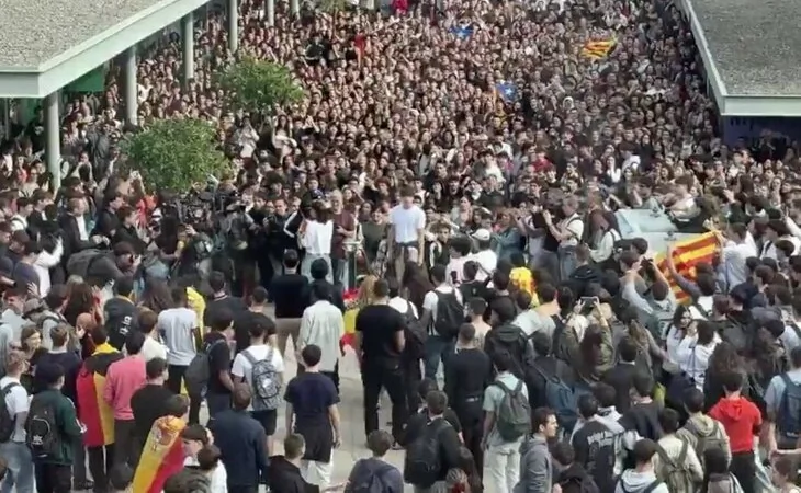 Cargas policiales en la Universidad Autónoma de Barcelona ante la presencia del agitador ultra Vito Quiles