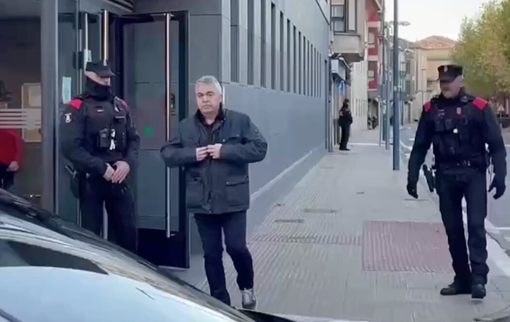 Santos Cerdán acude por primera vez a firmar en los juzgados de Tafalla