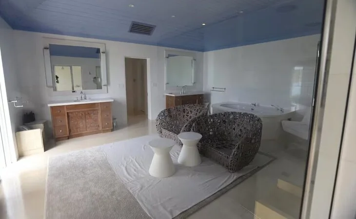 Salen a la luz imágenes del interior de la 'isla pedófila' de Jeffrey Epstein