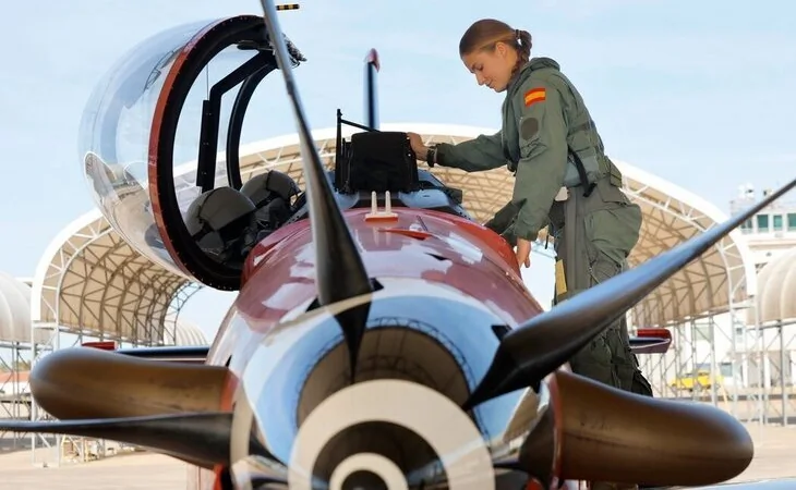 La princesa Leonor realiza su primer vuelo en solitario por su formación militar