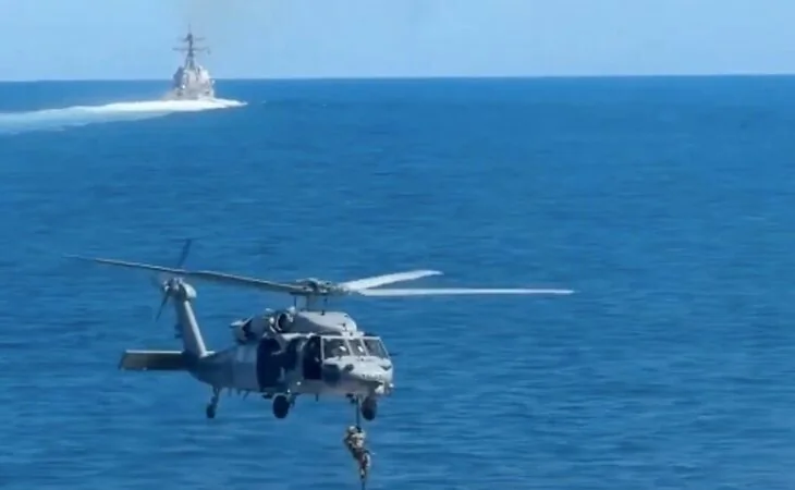 Estados Unidos lanza una operación para abordar un petrolero ruso-iraní que escapó del bloqueo de Venezuela