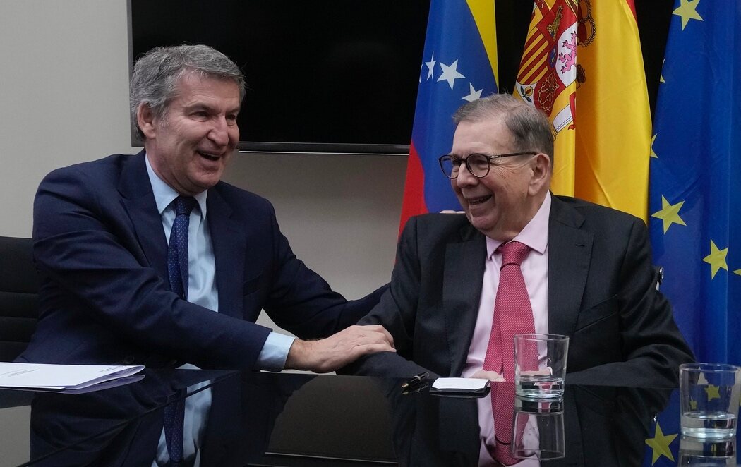 Feijóo se reúne con Edmundo González y carga contra Delcy Rodríguez