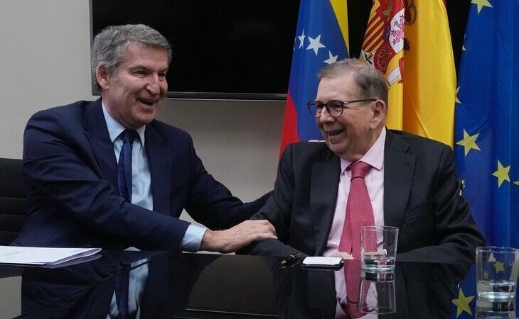 Feijóo se reúne con Edmundo González y carga contra Delcy Rodríguez