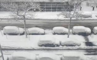 Nueva York declara el estado de emergencia por la peor tormenta de nieve en una década