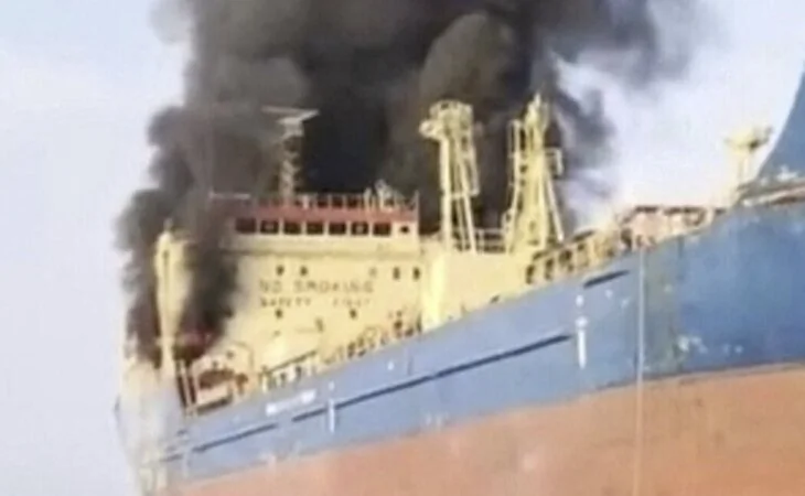 Tres cargueros resultan atacados por proyectiles en el estrecho de Ormuz