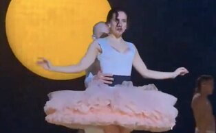 Rosalía arranca 'Lux tour' en Lyon