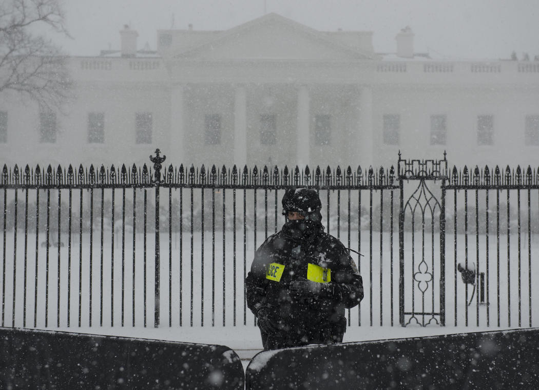 La Casa Blanca cubierta por la nieve