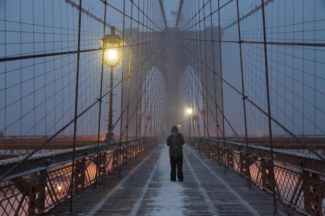 El Puente de Brooklyn bajo la tormenta Jonas