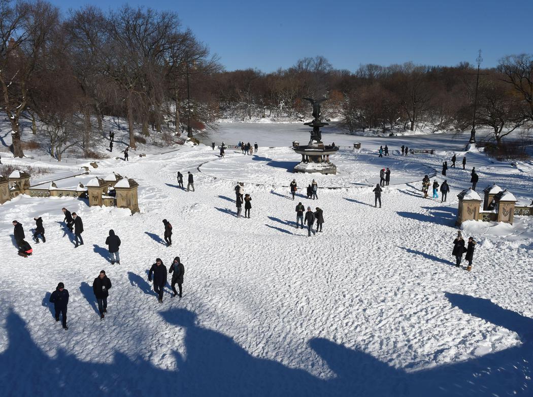 La fuente Bethesda, cubierta por la nieve