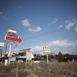 La maleza invade los comercios abandonados en Fukushima
