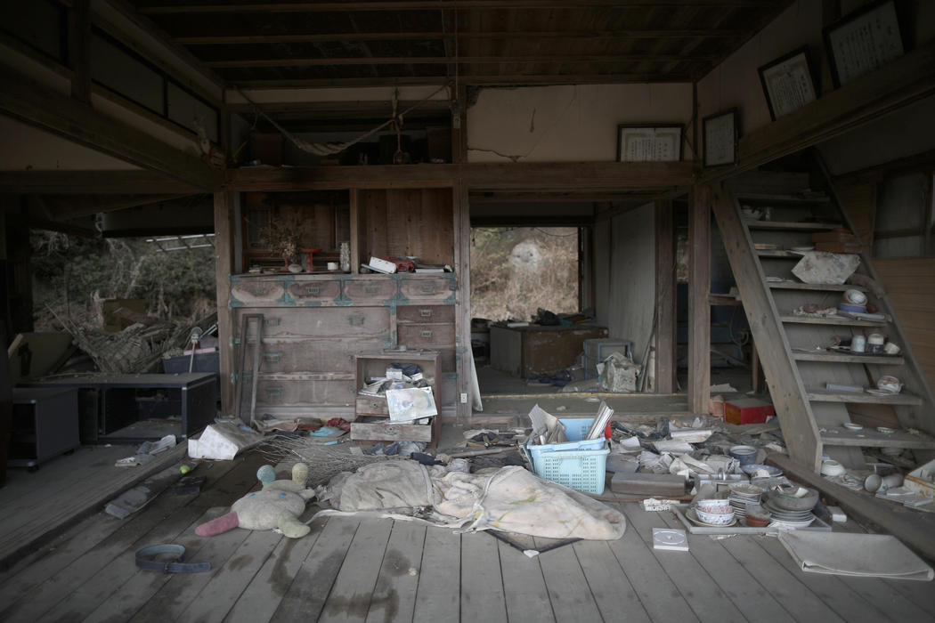 El interior de una vivienda en Fukushima, cinco años después del desastre