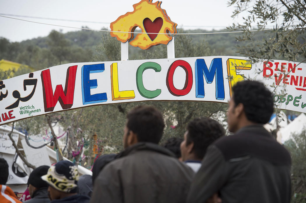 Refugiados llegan al campo de refugiados de Moria