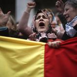 Mujer musulmana protesta contra los atentados de Bruselas