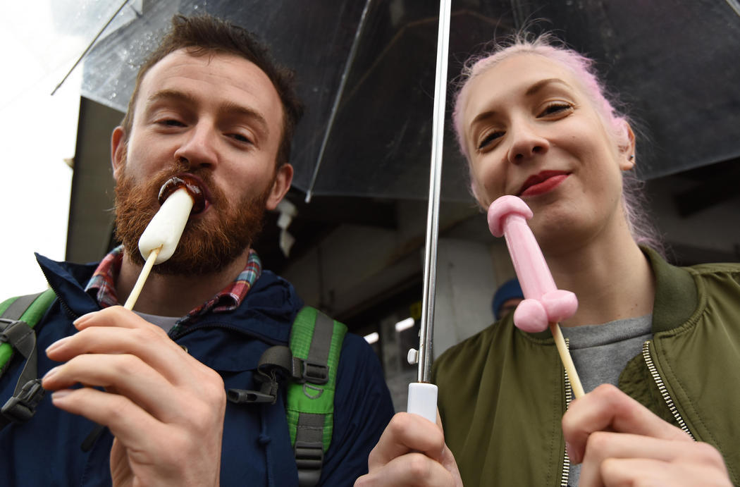 Así son los dulces típicos del Festival del Falo de Metal