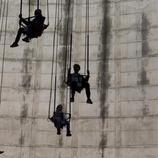 Sillas voladores en la torre de refrigeración