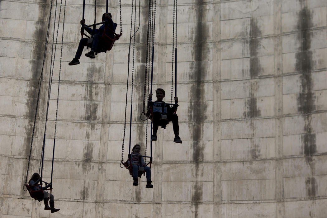 Sillas voladores en la torre de refrigeración