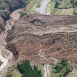 Una carretera sepultada por un alud