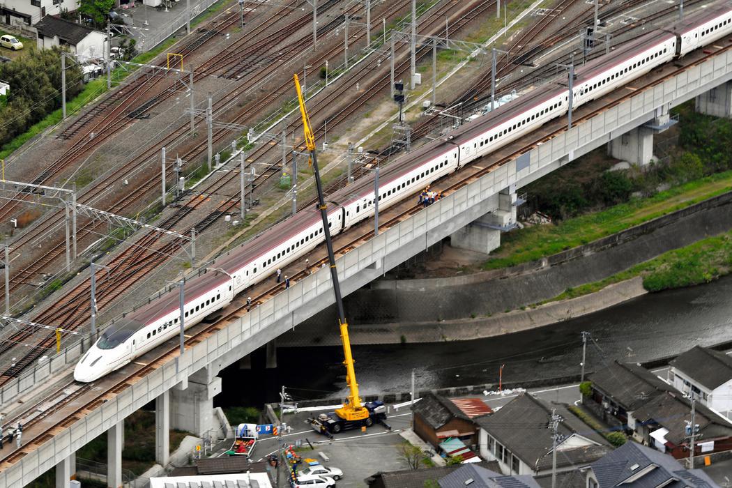 Un Shinkansen descarrila