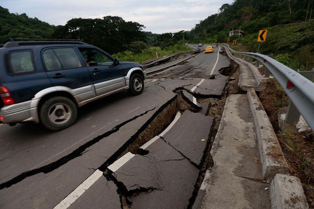 Carreteras destruidas en Chone