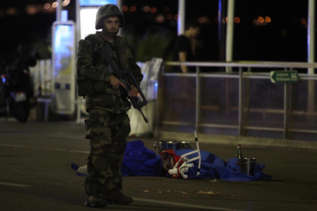 Más de 80 personas mueren en un atentado de Niza
