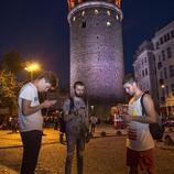 Pokémon Go a los pies de la Torre Galata de Estambul