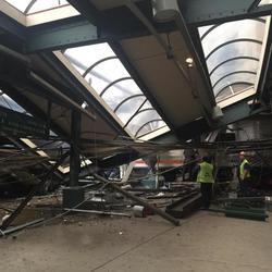 Accidente de un tren al estrellarse en la estación de Nueva Jersey