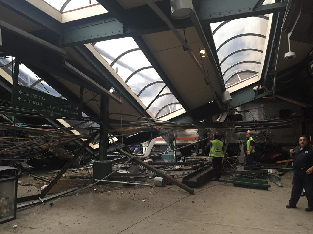 Un tren se estrella en la estación de Nueva Jersey