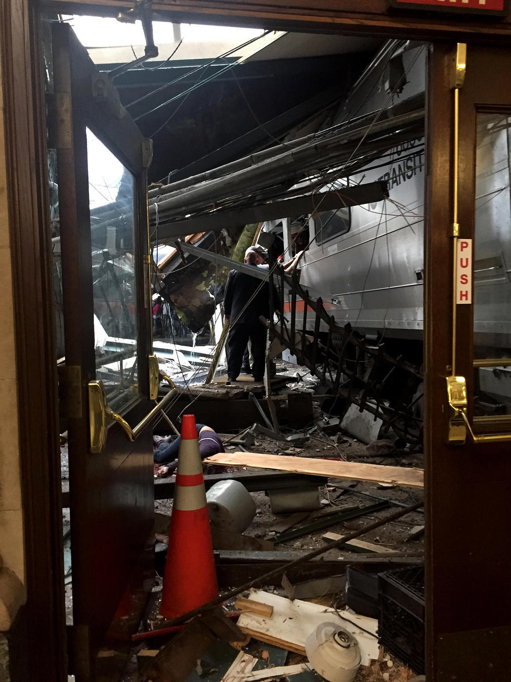 La estación de Hoboken, destrozada tras el accidente de un tren