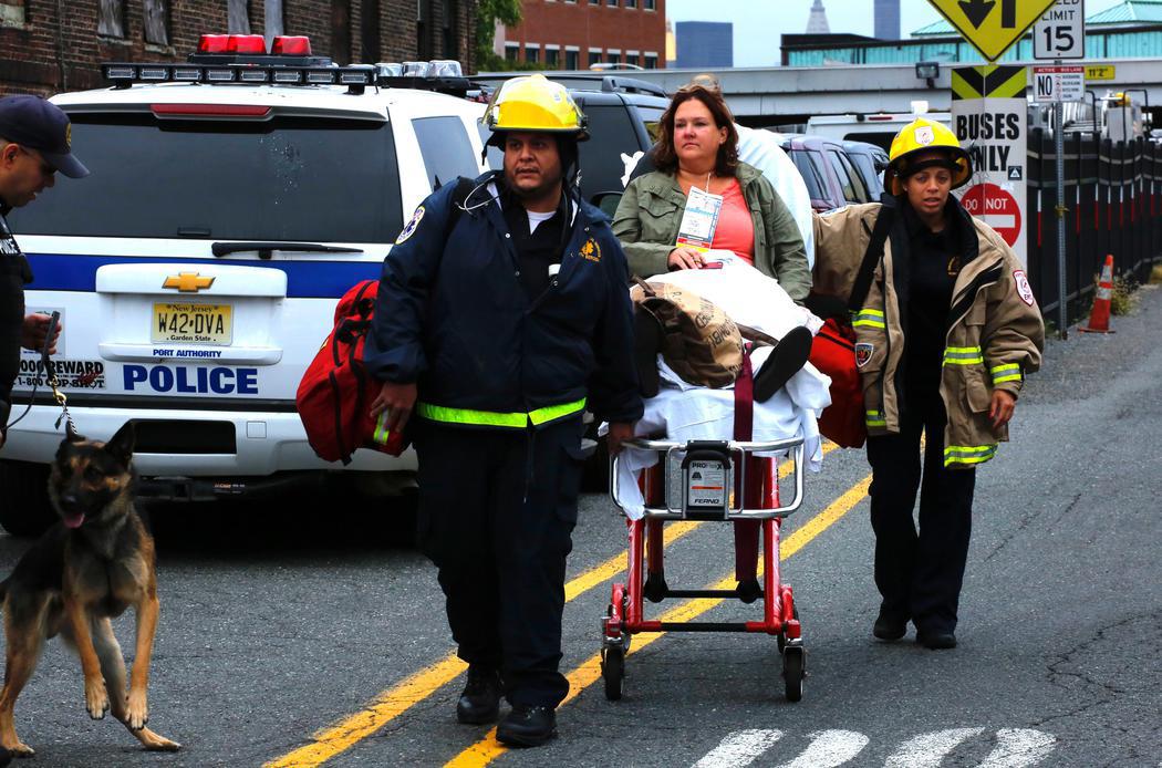 Al menos tres muertos en el accidente de un tren en Nueva Jersey