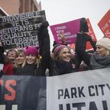 Charlize Theron en la Women's March durante el Festival de Sundance