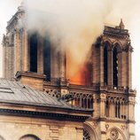 La torre norte de Notre Dame, dañada por el incendio