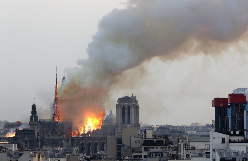 El incendio de Notre Dame tiñó de ceniza el cielo de París