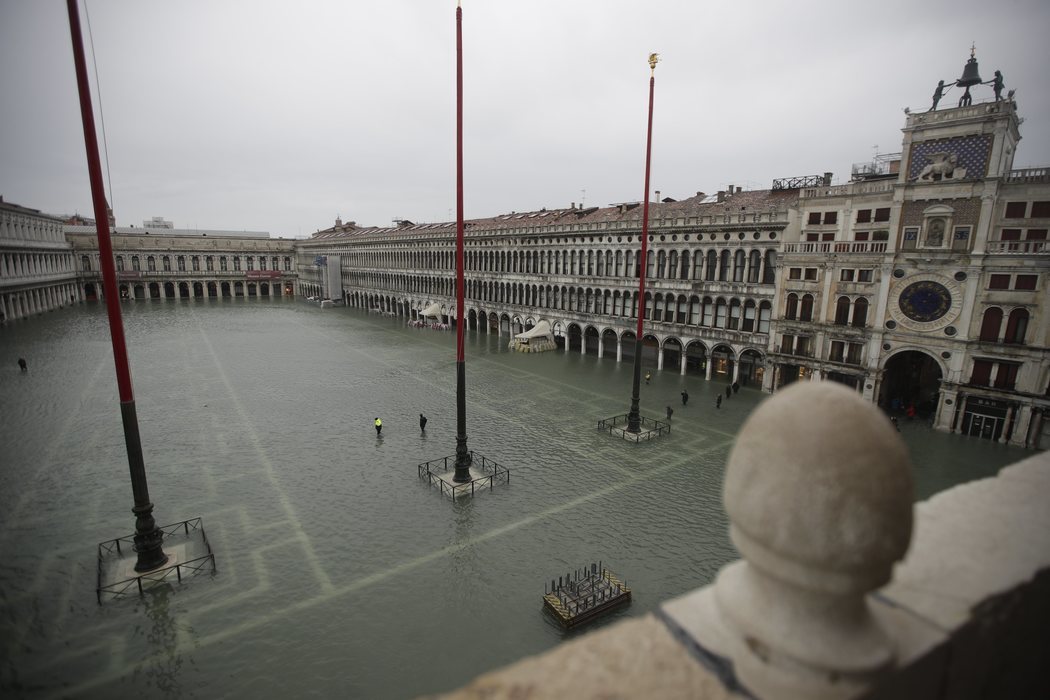 La plaza de San Marcos, en Venecia, inundada