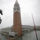 La plaza de San Marcos, en Venecia, anegada de agua