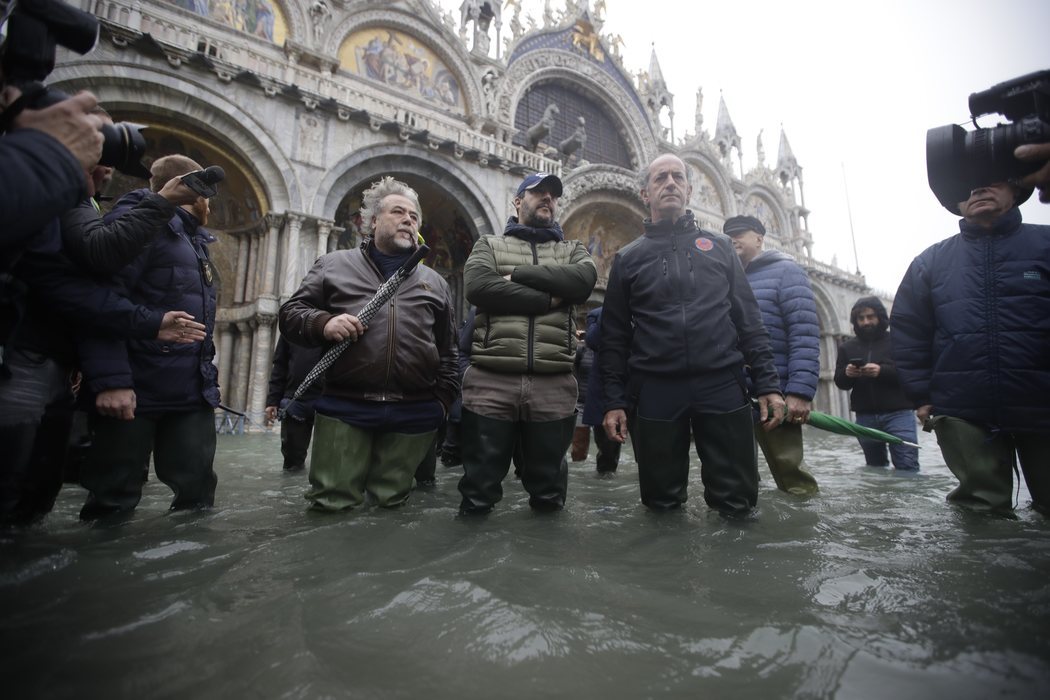 Matteo Salvini, en la inundada plaza de San Marcos, en Venecia