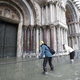 Las inundaciones en Venecia hacen imposible el transitar por la ciudad