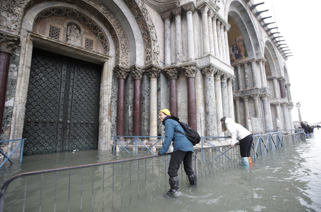 Las inundaciones en Venecia hacen imposible el transitar por la ciudad