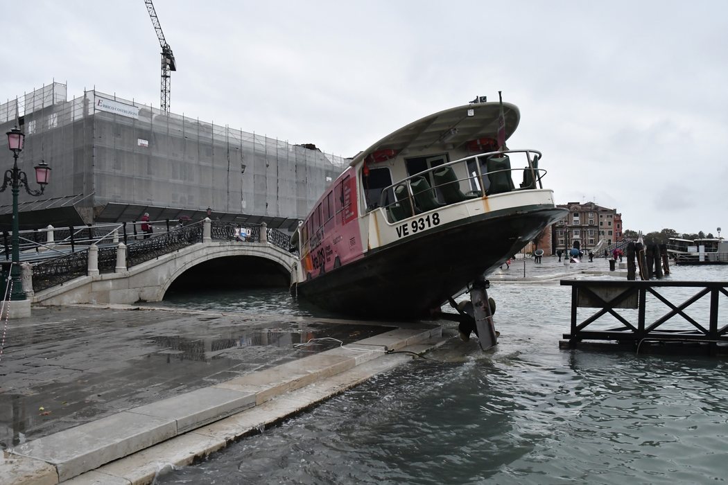 Las inundaciones en Venecia están provocando accidentes con los barcos