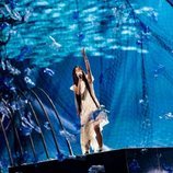 Melani, rodeada de redes de pesca durante el primer ensayo de Eurovisión Junior 2019