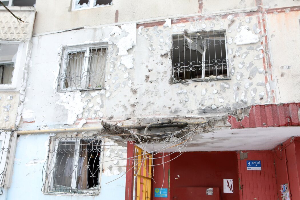 Edificio de la ciudad ucraniana de Járkov muy dañado por los bombardeos rusos